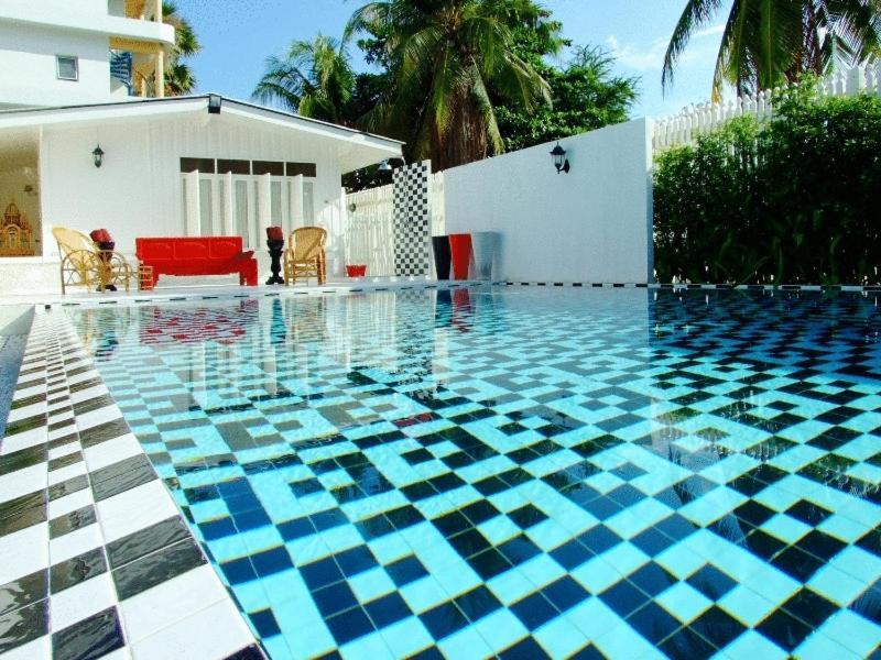 The Hen Hua Hin Hotel Buitenkant foto