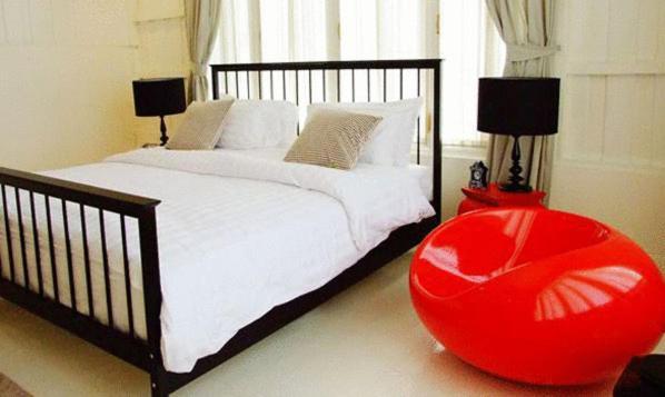 The Hen Hua Hin Hotel Buitenkant foto