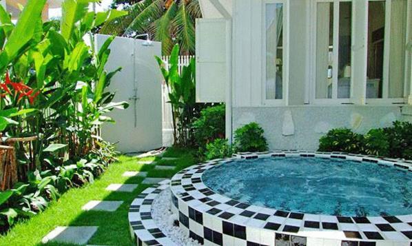 The Hen Hua Hin Hotel Buitenkant foto